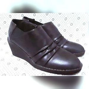 Olive Street Booties Heels Dark blue